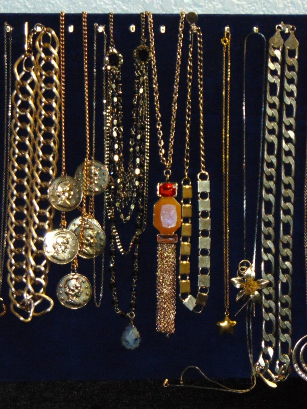 Vintage & Modern Assorted Gold Tone Necklace lot- very nice!